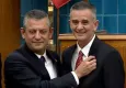 Ümit Dikbayır CHP'ye katıldı: Rozetini Özgür Özel taktı