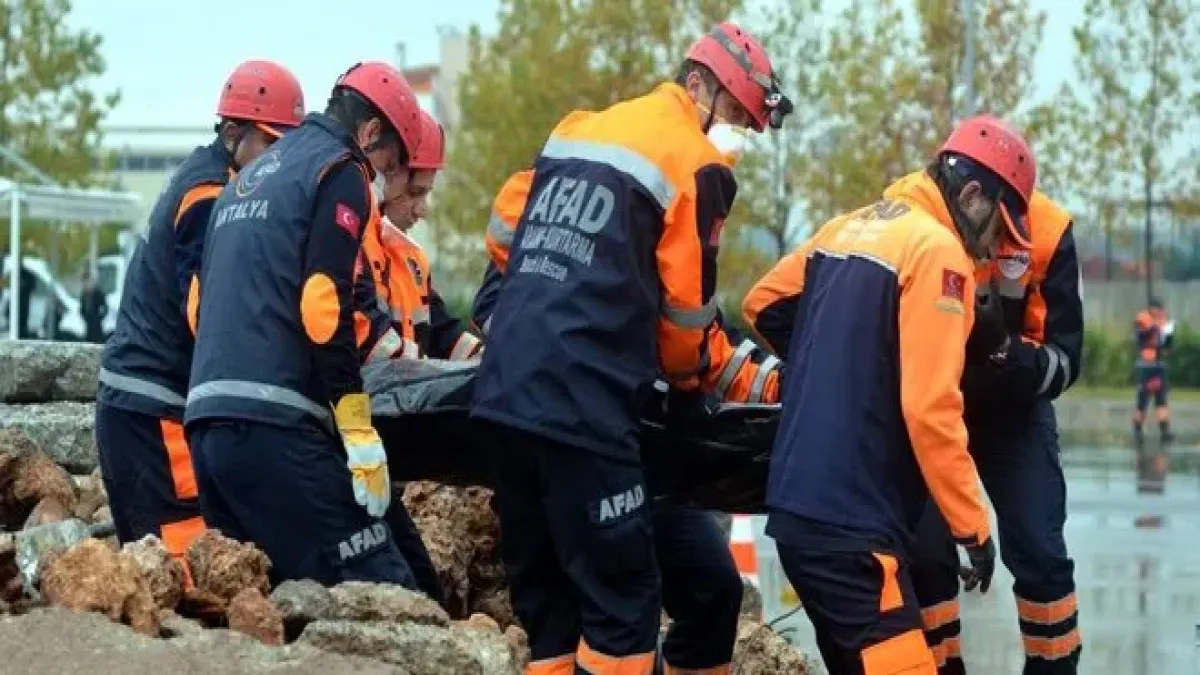 AFAD'dan afet kalkanına dev takviye: 1250 personel alımı başladı! Alım şartları neler? KPSS zorunlu mu? haberinin görseli