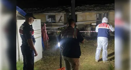 Annesini yaralayıp arkadaşını öldürdü!