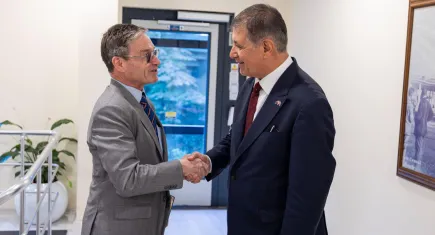 Avustralya Başkonsolosu’ndan Başkan Tugay’a ziyaret