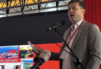 Çerkezköy Belediye Başkanı Akay'dan partisinin yöneticilerine sert eleştiri