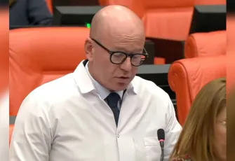 CHP’li Milletvekilleri TBMM’de yolsuzluğu sembol eylemlerle gündeme taşıdı
