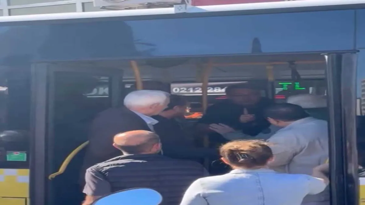 İETT otobüsünde gergin anlar:Şöförün kafasına yumruk attı haberinin görseli