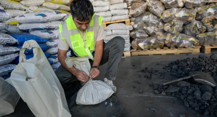İzmir’de kaçak kömüre geçit yok: Kömür satış yerleri ve katı yakıt kullanan apartmanlara sıkı denetim 