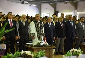 İzmir Demokrasi Üniversitesinde akademik yıl törenle açıldı