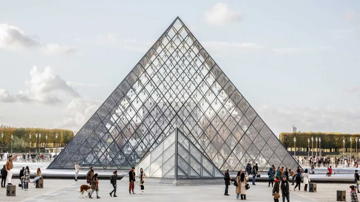 Louvre Müzesi yeniden ziyarete açıldı haberinin görseli