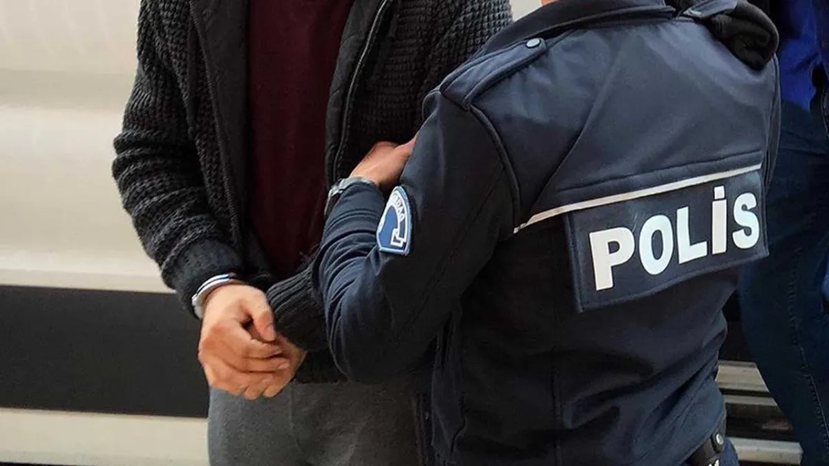 Metroda oyuncak tüfekle gezen çocuk gözaltına alındı haberinin görseli