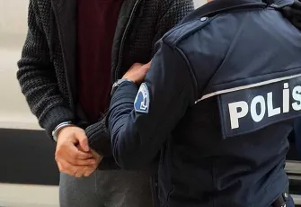 Metroda oyuncak tüfekle gezen çocuk gözaltına alındı