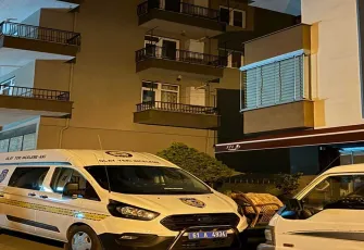 Trabzon’da evde dehşet: Eşi ve kızını silahla yaraladı