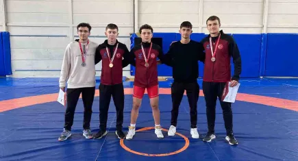 Aliağalı genç güreşçilerden 4 madalya birden