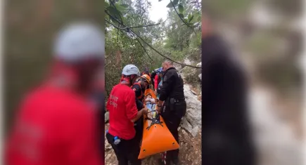 Antalya'da ormanda ayağı kırılan Polonyalı turist AFAD tarafından kurtarıldı