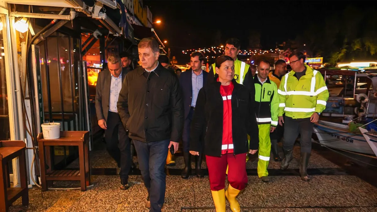 Başkan Cemil Tugay Foça’da haberinin görseli