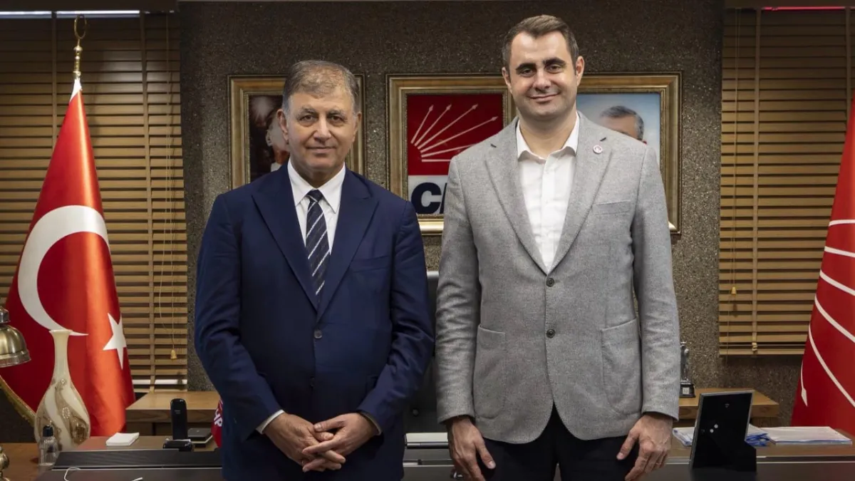 Başkan Tugay’dan İl Başkanlığına tebrik ziyareti haberinin görseli