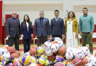 Bayraklı Belediyesi’nden okullara spor malzemesi desteği