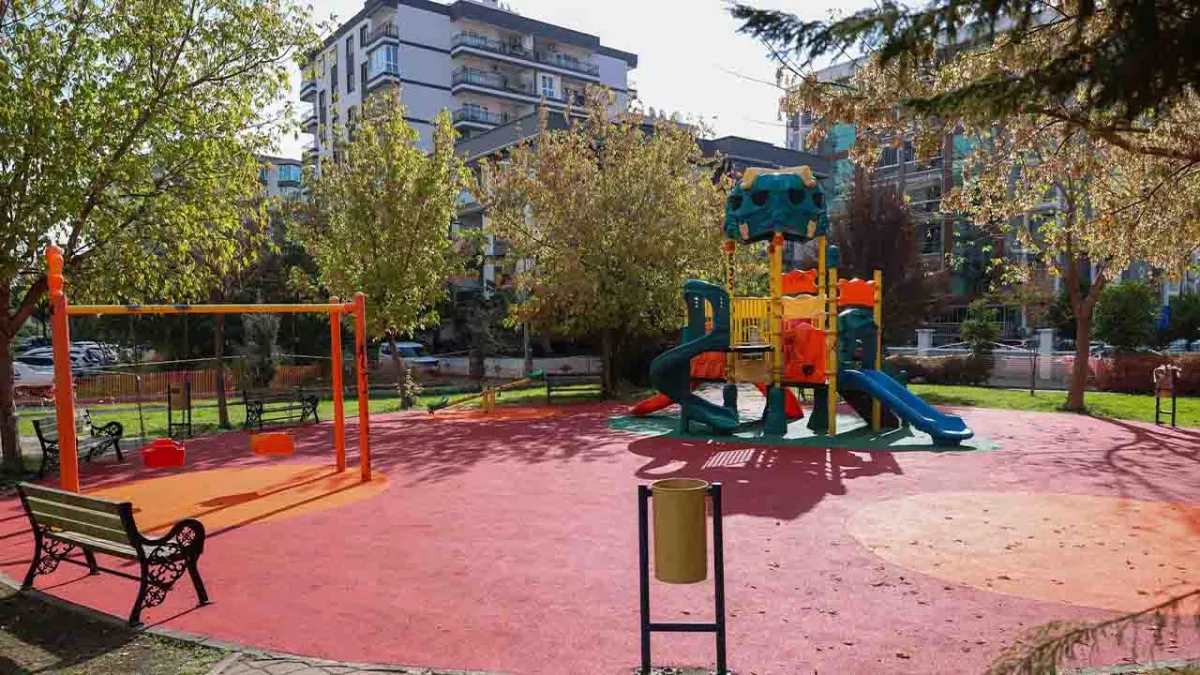 Buca’da park ve refüjlerde hummalı çalışma haberinin görseli