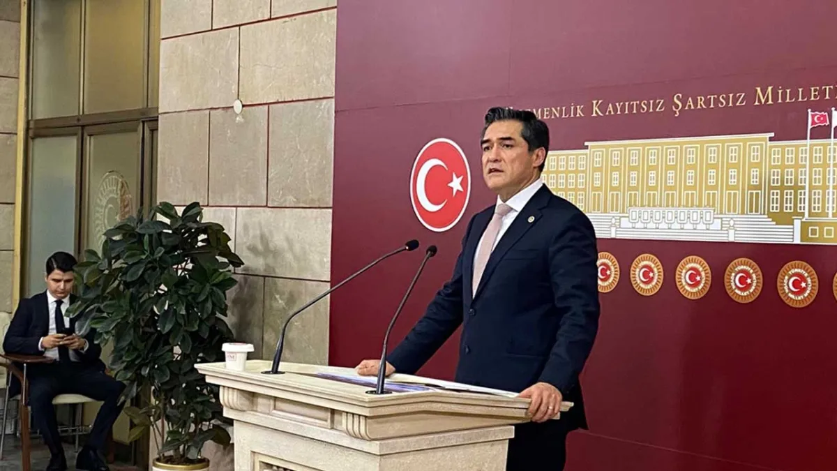 Buğra Kavuncu: Türkiye parti devletine dönüştü, çözüm sandıkta iktidar değişikliği haberinin görseli