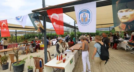 Efes Selçuk’ta üretici pazarına yoğun ilgi