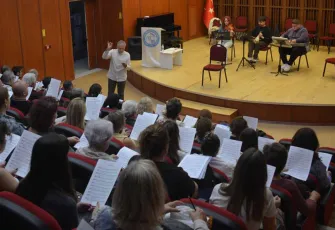 Ege Üniversitesi Klasik Türk Müziği Korosu’ndan 33 yıllık müzik geleneği konseri