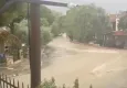 Foça’yı sağanak vurdu: Sokaklar ve araçlar su altında kaldı