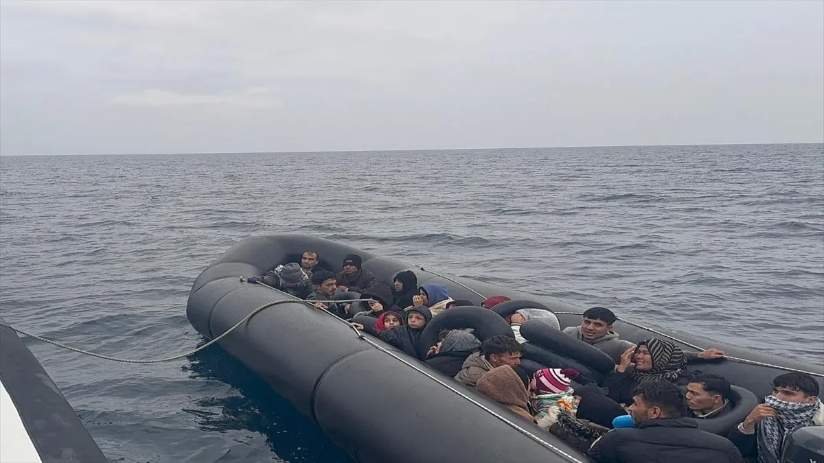 İzmir haber: 128 düzensiz göçmen kurtarıldı haberinin görseli