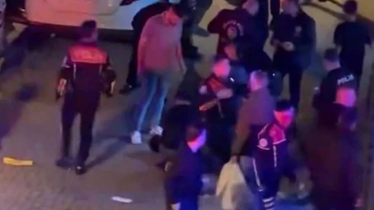 Zeytinburnu'nda bıçaklı kavga: Bir ölü, iki yaralı haberinin görseli