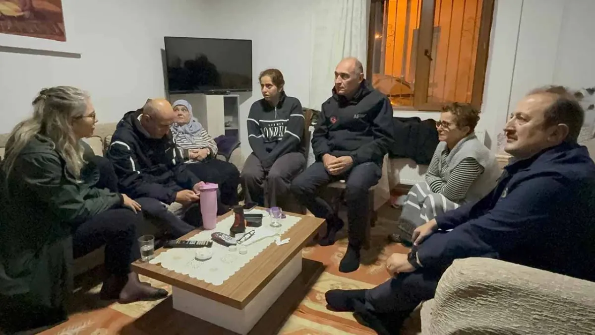 AK Partili Çankırı, selde kaybolan Bülent Kaptanoğlu’nun ailesini ziyaret etti haberinin görseli