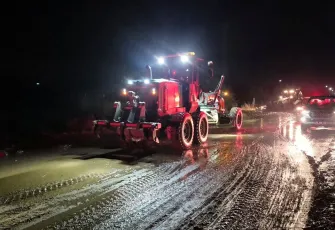 Aydın’da sağanak hayatı felç etti: Yol ulaşıma kapandı