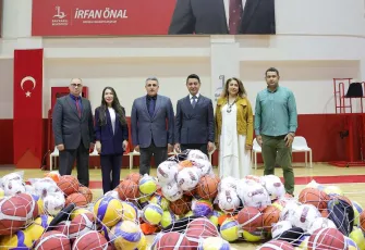 Bayraklı'da okullara spor malzemesi desteği