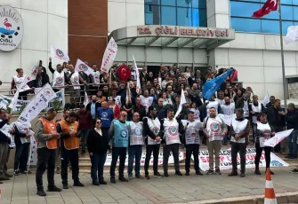 Çiğli’de memurlar iş bıraktı