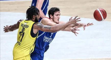 Fenerbahçe Beko Derbide Anadolu Efes’i Devirdi: 79-69