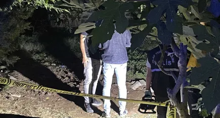 Fidan dikmek isteyen çocuklar dehşetle karşılaştı: Topraktan bebek cesedi çıktı