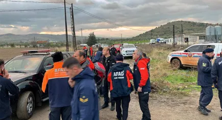 Foça’yı vuran selin ardından arama ve temizlik çalışmaları sürüyor