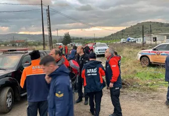 Foça’yı vuran selin ardından arama ve temizlik çalışmaları sürüyor