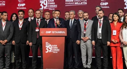 Kayyumun ardından iki defa CHP İstanbul İl Başkanı seçilen Özgür Çelik mazbatasını aldı