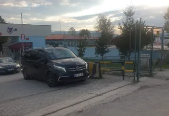 Özgür Özel, Düzce’de tutuklu İBB Medya Başkanı Pınar Türker’i ziyaret etti