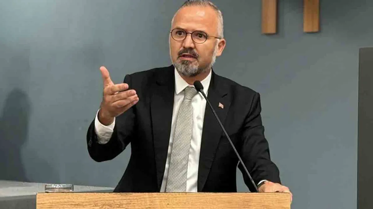 Yıldız’dan Foça’daki sel için birlik mesajı: Kültürümüzde felaketin siyaseti olmaz haberinin görseli