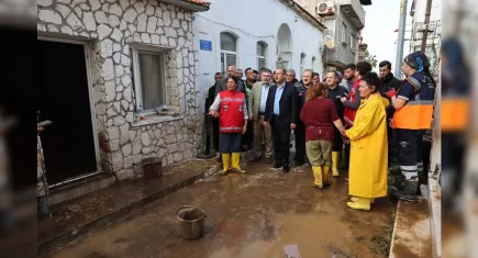 AK Parti İzmir’den Foça’ya geçmiş olsun ziyareti