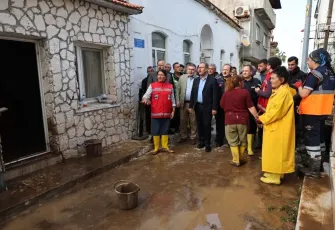AK Parti İzmir’den Foça’ya geçmiş olsun ziyareti