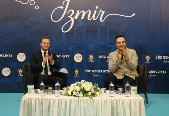 AK Parti'li İbiş, İzmir’de gençlerle buluştu