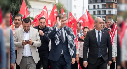 Başkan Tugay Menemen’de Cumhuriyet coşkusuna ortak oldu