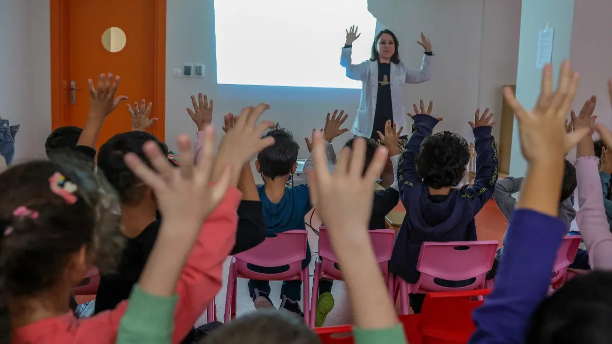 Bayraklı’da miniklere el hijyeni eğitimi haberinin görseli