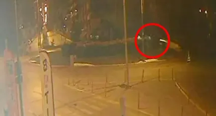 Denizli’de kaza: Otomobil tank anıtına çarptı, alevler yükseldi