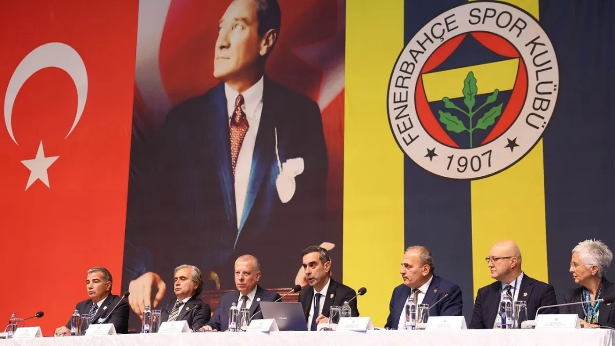 Fenerbahçe'de tarihi genel kurul! Mosturoğlu: "Kulüpte her şeyin üstünde tek bir güç var" haberinin görseli