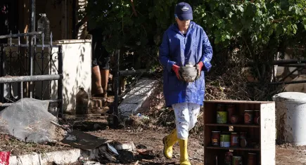 Foça'da yaralar sarılıyor