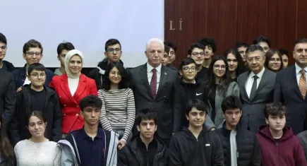 İstanbul Valisi Gül'den gençlere kritik uyarı: Artık yalnızca bilmek yetmiyor!