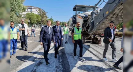 İzmir’de 1 buçuk yılda 557 bin ton asfaltla konforlu ulaşım sağlandı