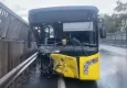 Kadıköy'de kaza! İETT şoförü alkollü çıktı, otobüs bariyerlere çarptı: 2 yaralı