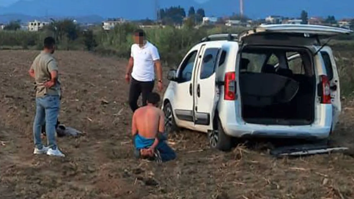 Manavgat'ta film gibi takip! 31 yıl hapis cezalı firariler tarlada yakalandı: Araçlarından servet çıktı haberinin görseli