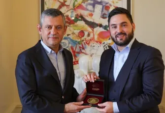 Özgür Özel ve Wermuth Luzern'de masada: CHP ve İsviçre SPD liderleri ne konuştu?