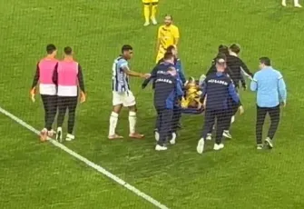 Trabzonspor -  Eyüpspor maçında korku dolu anlar: Bileği dönen oyuncu hastaneye kaldırıldı